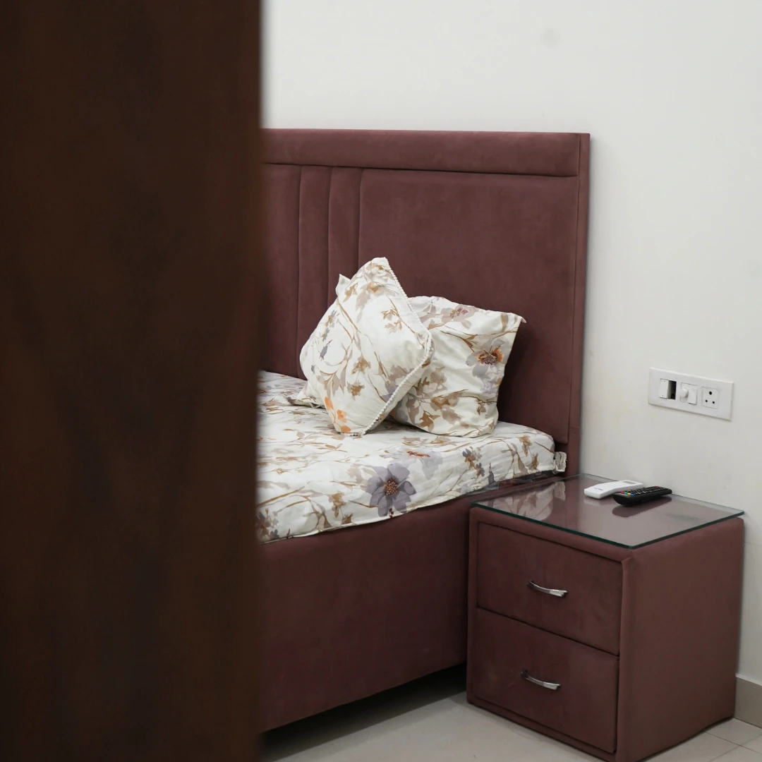 Floor 1 - Bedroom 2